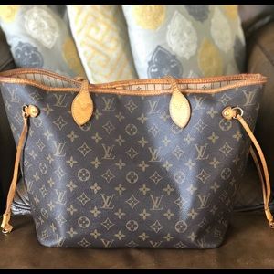 😍Pre-Loved😍 AUTHENTIC Louis Vuitton Neverfull MM